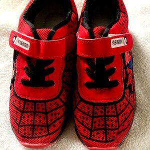 Nice Spiderman light up shoes Size 30